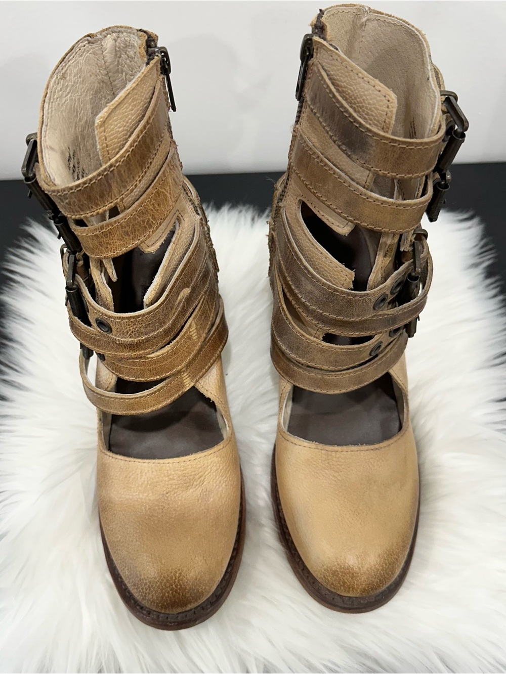 🦅 FREEBIRD BY STEVEN CLOVER Buckle Ankle Boots SZ 7 Tan - Picture 9 of 13
